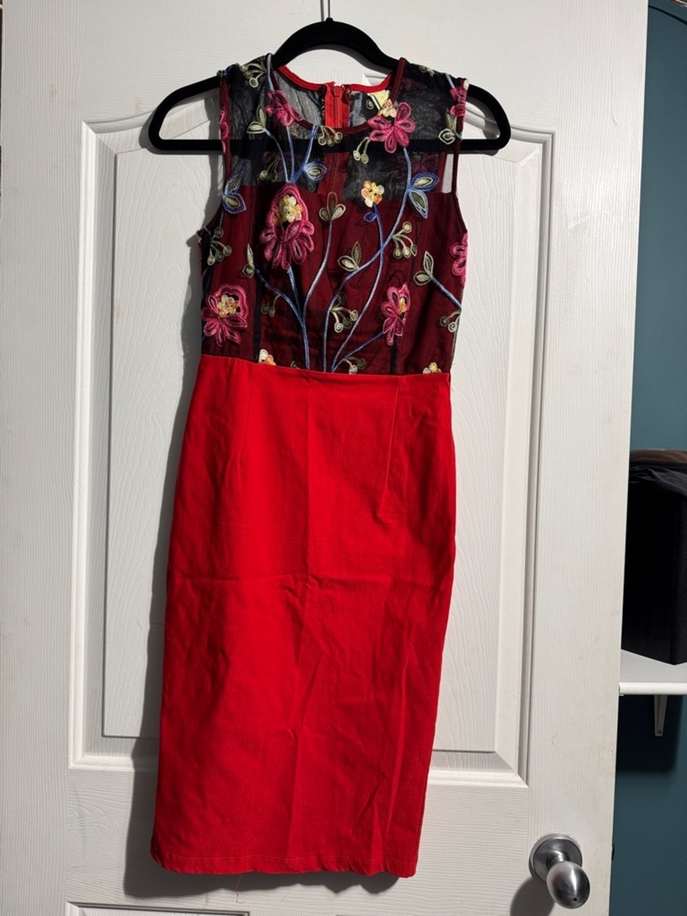 Pyramide Pencil Dress Embroidered Mesh Bodice Medium Party Date Night Cocktail